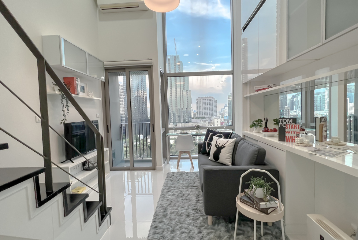 For rent: 1-bedroom duplex condo at Ideo Morph 38, 35 sqm, pet-friendly, fully furnished, high floor with city view. Great location near BTS Thonglor. Includes pool, gym, lounge, and shuttle service. Rent: 32,000 THB/month.