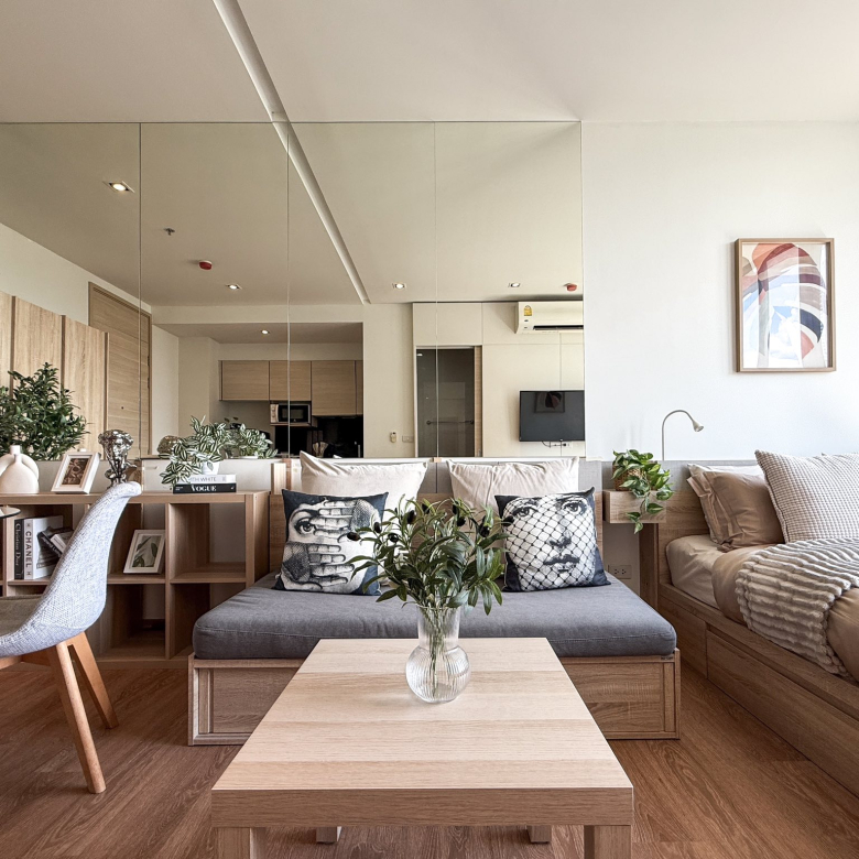 Stylish studio condo for rent at Park 24, Sukhumvit 24. Fully furnished, 30 sqm, modern design, near BTS Phrom Phong. Rent 23,000 THB/month with full facilities.