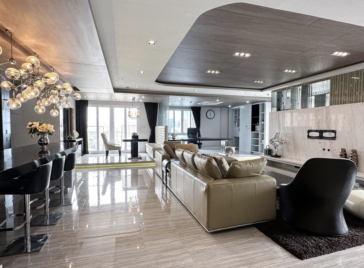Luxury 3-bedroom penthouse for rent near BTS Asoke, 240 sqm with large walk-in closet, modern kitchen, office space, city view balconies, and premium facilities. 150,000 THB/month.