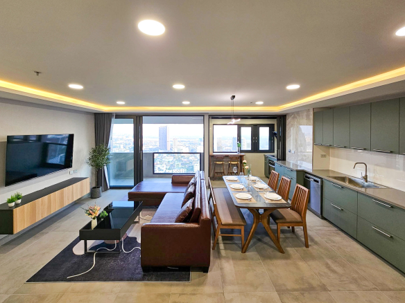 Newly renovated 3-bedroom corner condo with stunning river and city views on the 38th floor in Phrom Phong/Thonglor. 146.5 sqm, modern interiors, large balcony, and BTS access. For sale THB 25M / For rent THB 110K.