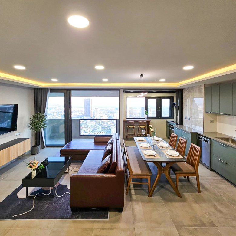 Newly renovated 3-bedroom corner condo with stunning river and city views on the 38th floor in Phrom Phong/Thonglor. 146.5 sqm, modern interiors, large balcony, and BTS access. For sale THB 25M / For rent THB 110K.