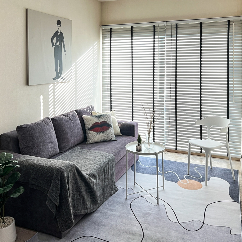 Stylish 1-bedroom condo for rent at Noble Remix Sukhumvit 36, 18th floor, 43 sqm with bathtub and full furnishings. Direct BTS Thonglor access, near EmDistrict. Rent: 30,000 THB/month.