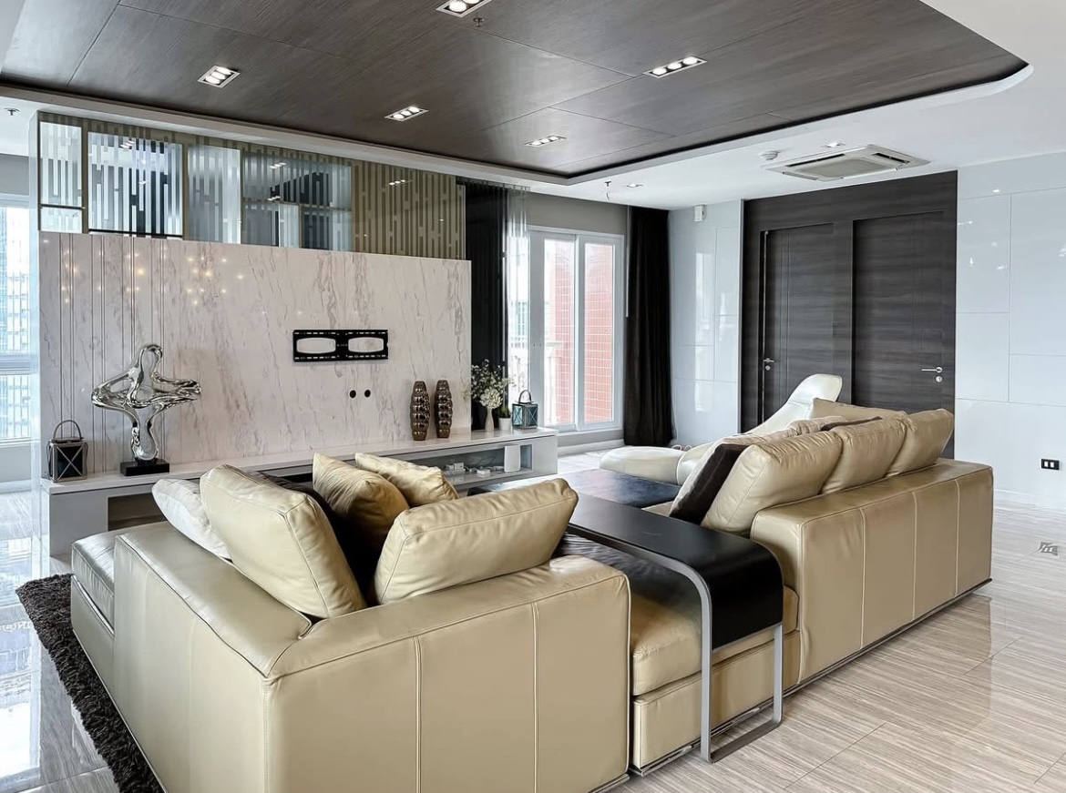 Luxury 3-bedroom penthouse for rent near BTS Asoke, 240 sqm with large walk-in closet, modern kitchen, office space, city view balconies, and premium facilities. 150,000 THB/month.