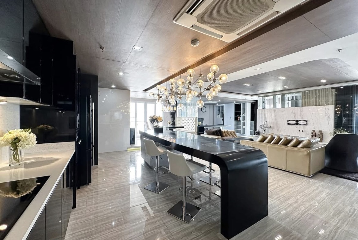 Luxury 3-bedroom penthouse for rent near BTS Asoke, 240 sqm with large walk-in closet, modern kitchen, office space, city view balconies, and premium facilities. 150,000 THB/month.