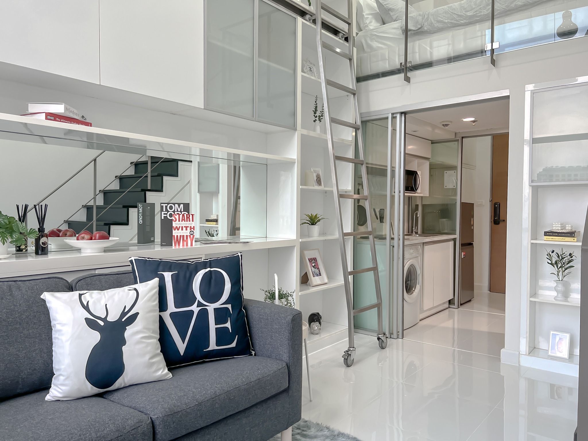 For rent: 1-bedroom duplex condo at Ideo Morph 38, 35 sqm, pet-friendly, fully furnished, high floor with city view. Great location near BTS Thonglor. Includes pool, gym, lounge, and shuttle service. Rent: 32,000 THB/month.