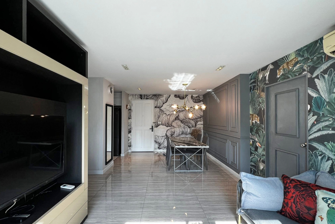 Stylish 2-bedroom condo for rent on Sukhumvit Soi 51 near BTS Thonglor. 80 sqm, peaceful location with green views, designer interiors, walk to EmQuartier & cafes. 48,000 THB/month.
