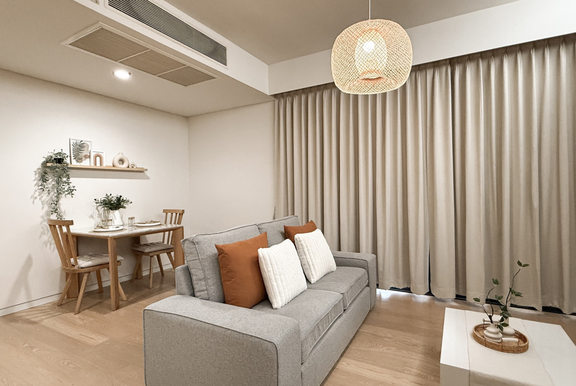 Stylish 1-bedroom condo for rent at Siamese Gioia Sukhumvit 31. 50 sqm with Japanese bathtub, full kitchen, and modern decor. Great location near Phrom Phong BTS. Rent: 26,000 THB/month.