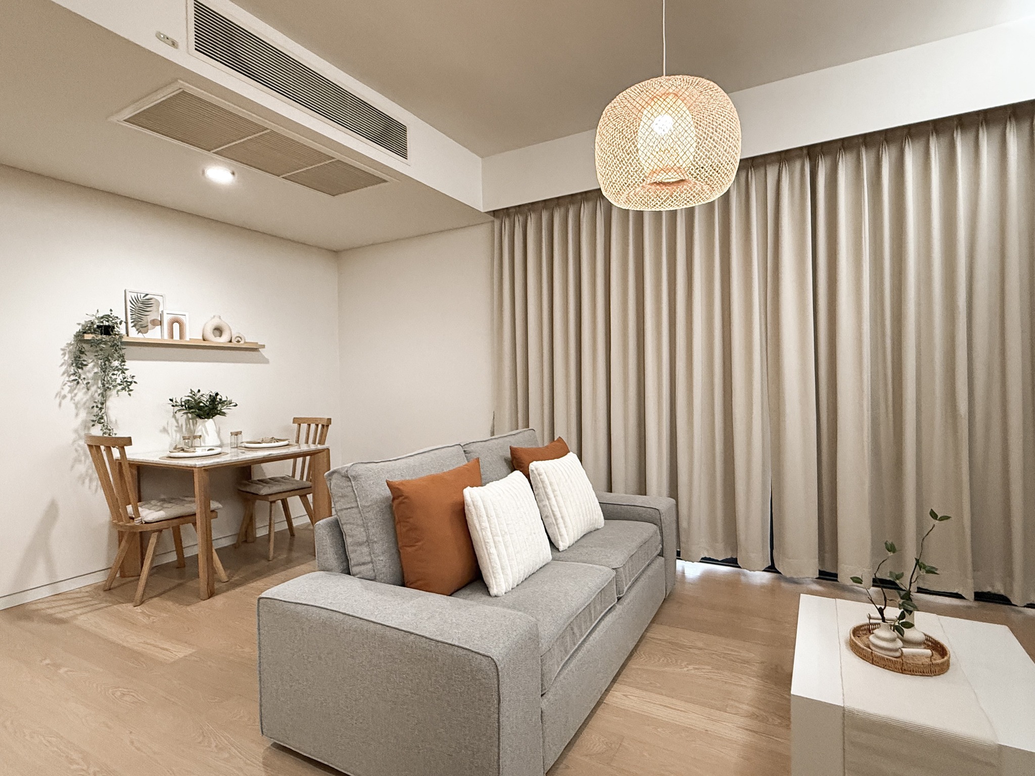 Stylish 1-bedroom condo for rent at Siamese Gioia Sukhumvit 31. 50 sqm with Japanese bathtub, full kitchen, and modern decor. Great location near Phrom Phong BTS. Rent: 26,000 THB/month.