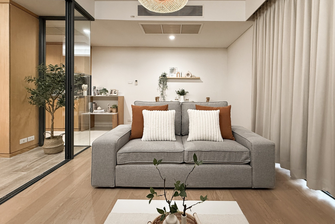 Stylish 1-bedroom condo for rent at Siamese Gioia Sukhumvit 31. 50 sqm with Japanese bathtub, full kitchen, and modern decor. Great location near Phrom Phong BTS. Rent: 26,000 THB/month.