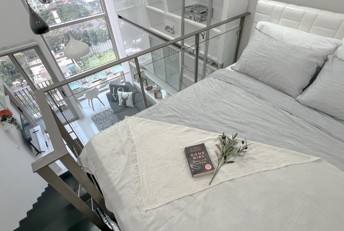 For rent: 1-bedroom duplex condo at Ideo Morph 38, 35 sqm, pet-friendly, fully furnished, high floor with city view. Great location near BTS Thonglor. Includes pool, gym, lounge, and shuttle service. Rent: 32,000 THB/month.