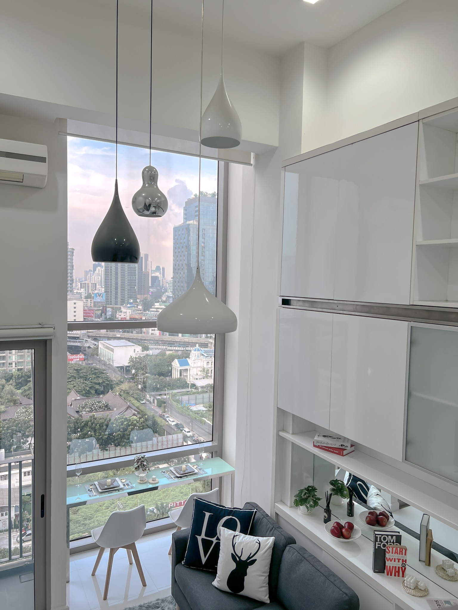 For rent: 1-bedroom duplex condo at Ideo Morph 38, 35 sqm, pet-friendly, fully furnished, high floor with city view. Great location near BTS Thonglor. Includes pool, gym, lounge, and shuttle service. Rent: 32,000 THB/month.