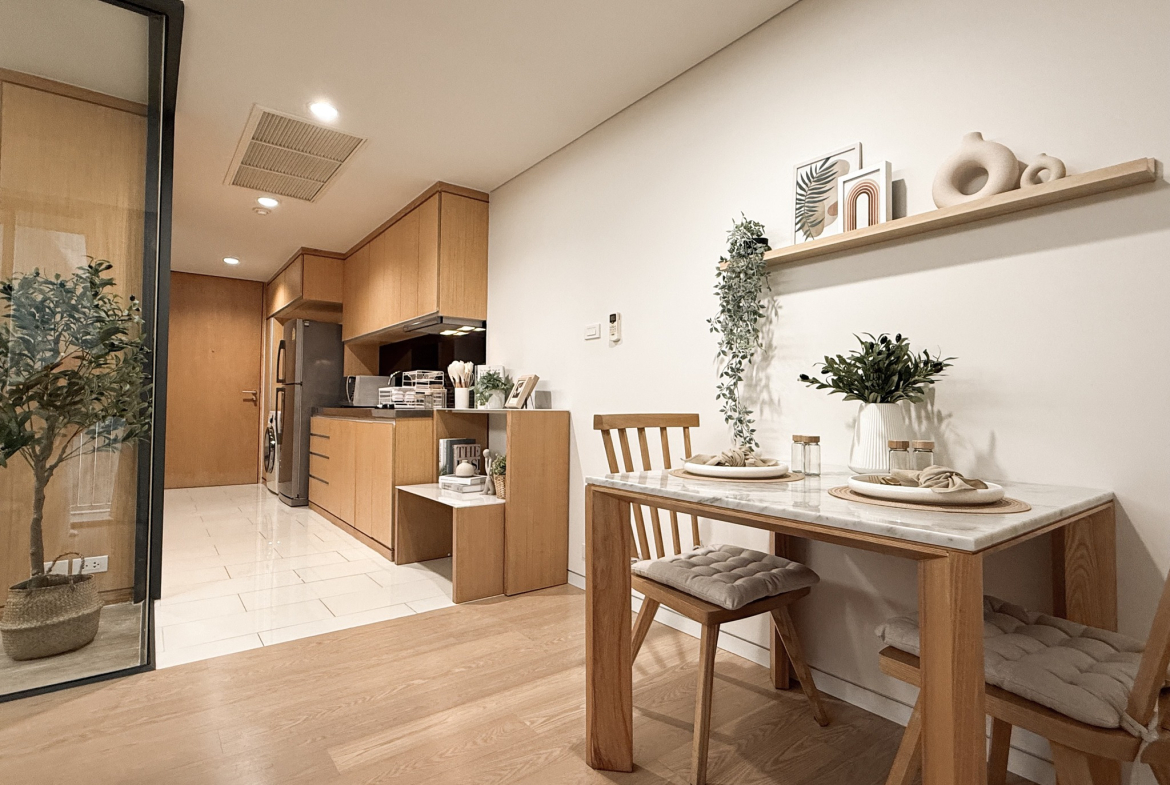 Stylish 1-bedroom condo for rent at Siamese Gioia Sukhumvit 31. 50 sqm with Japanese bathtub, full kitchen, and modern decor. Great location near Phrom Phong BTS. Rent: 26,000 THB/month.