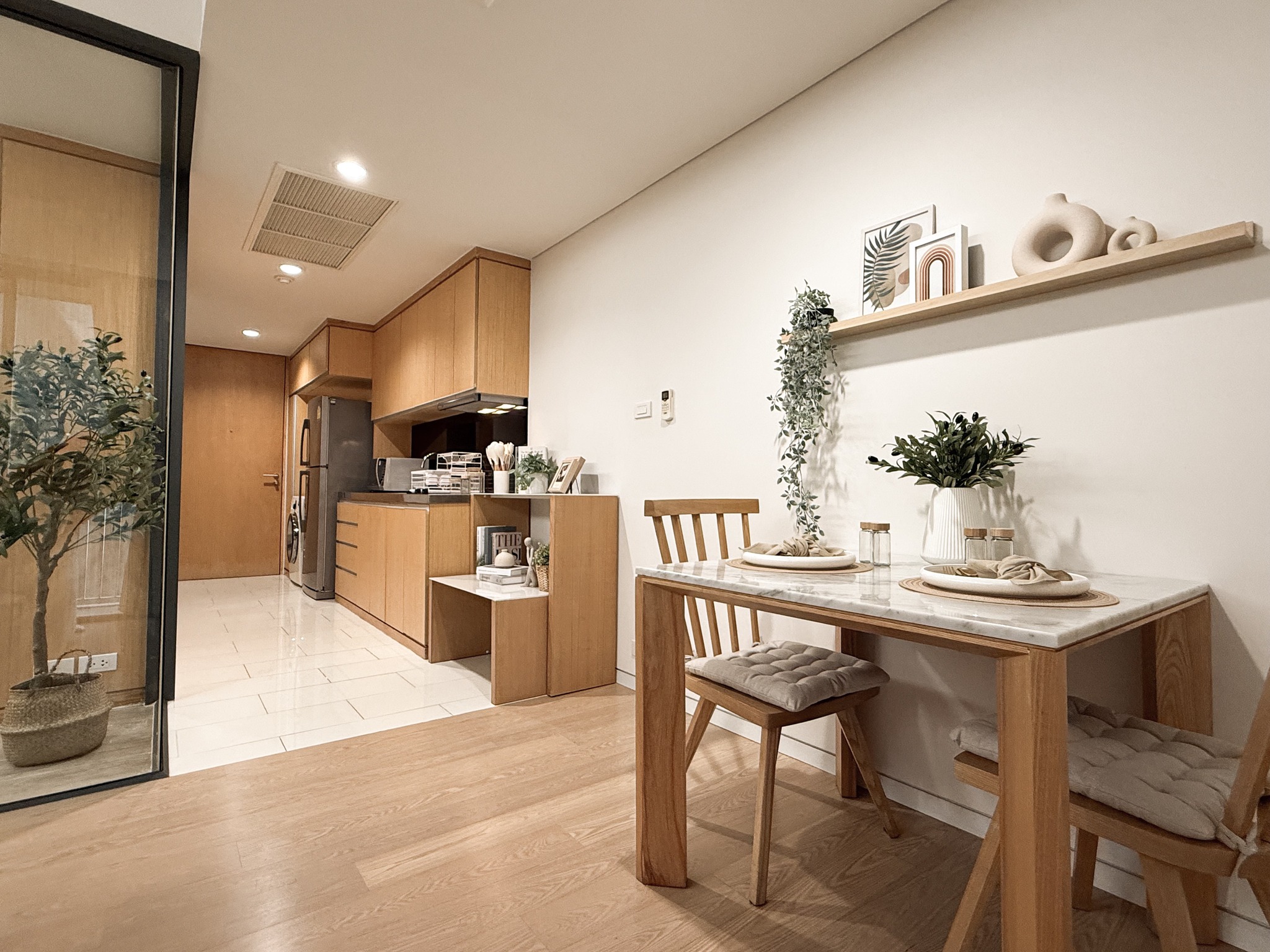 Stylish 1-bedroom condo for rent at Siamese Gioia Sukhumvit 31. 50 sqm with Japanese bathtub, full kitchen, and modern decor. Great location near Phrom Phong BTS. Rent: 26,000 THB/month.