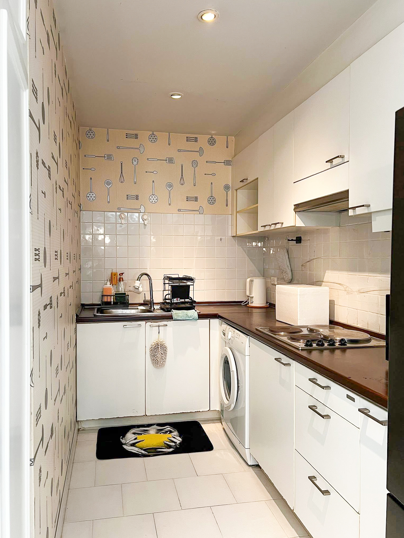 Stylish 2-bedroom condo for rent on Sukhumvit Soi 51 near BTS Thonglor. 80 sqm, peaceful location with green views, designer interiors, walk to EmQuartier & cafes. 48,000 THB/month.