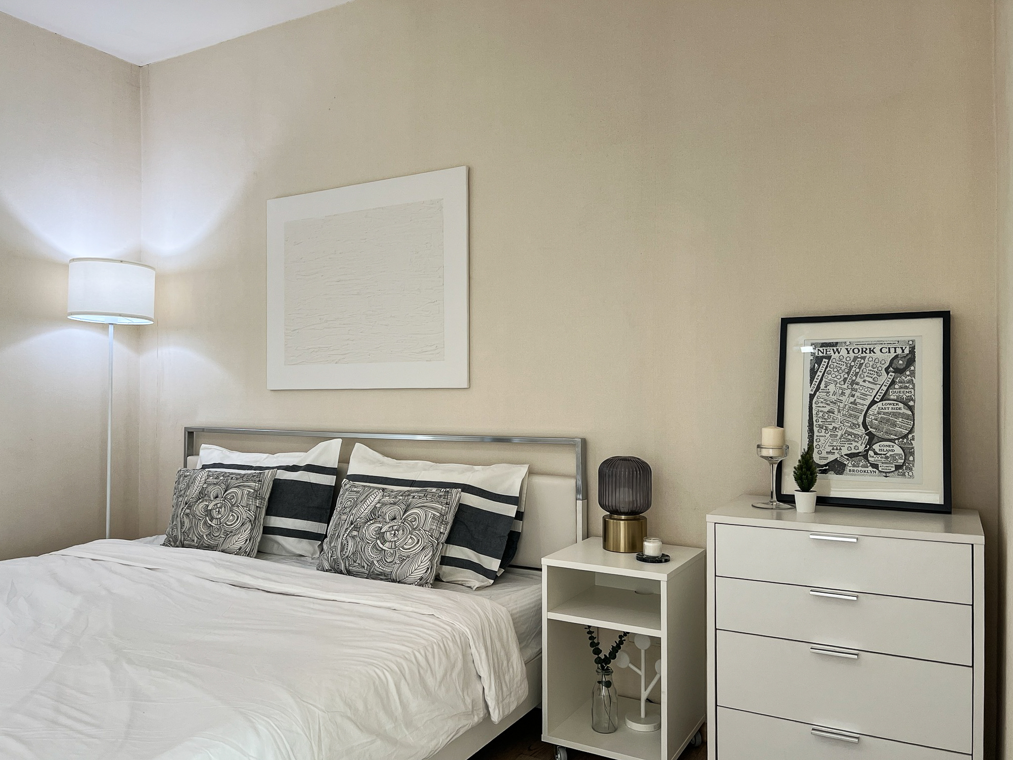 Stylish 1-bedroom condo for rent at Noble Remix Sukhumvit 36, 18th floor, 43 sqm with bathtub and full furnishings. Direct BTS Thonglor access, near EmDistrict. Rent: 30,000 THB/month.