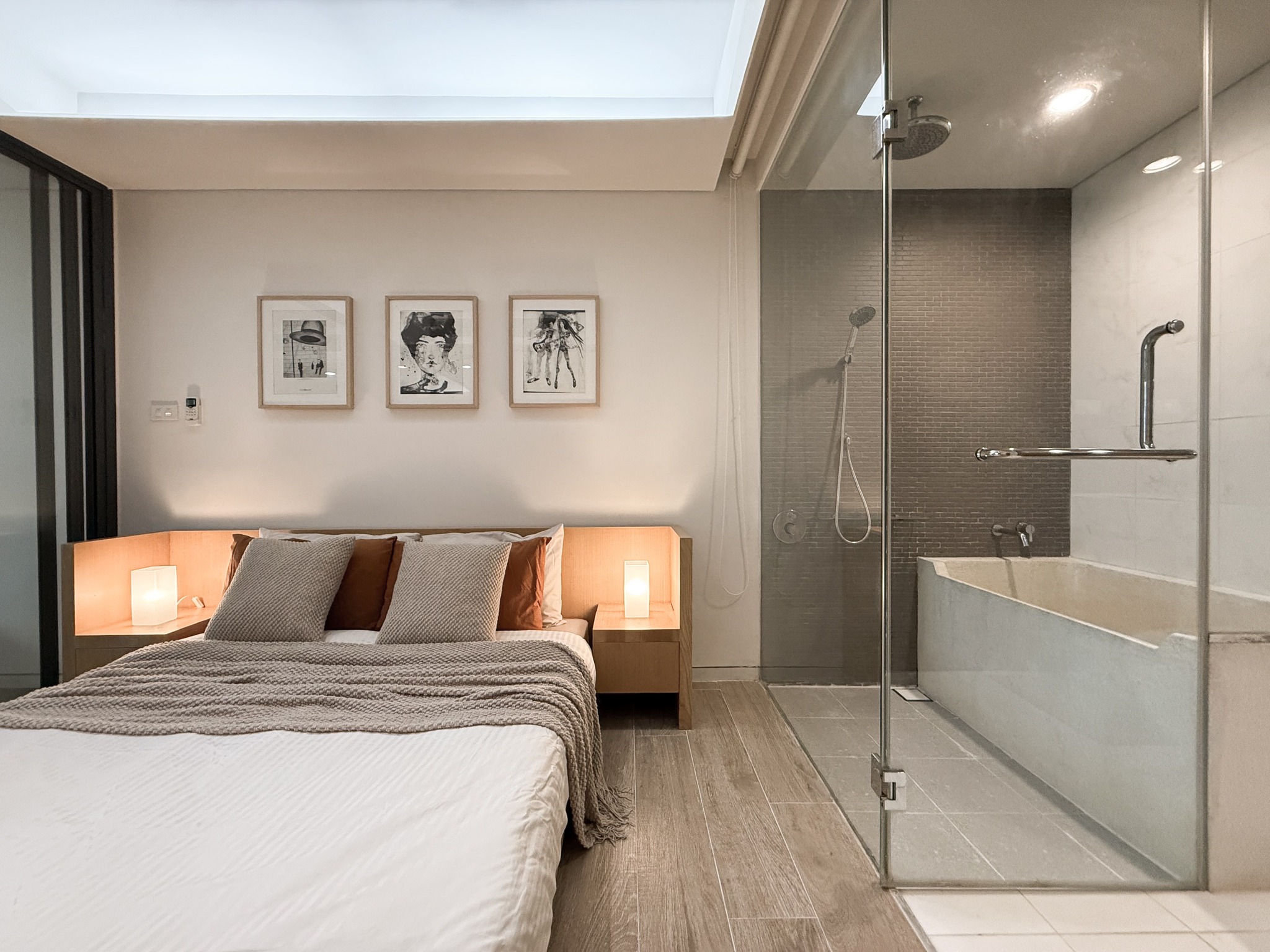 Stylish 1-bedroom condo for rent at Siamese Gioia Sukhumvit 31. 50 sqm with Japanese bathtub, full kitchen, and modern decor. Great location near Phrom Phong BTS. Rent: 26,000 THB/month.