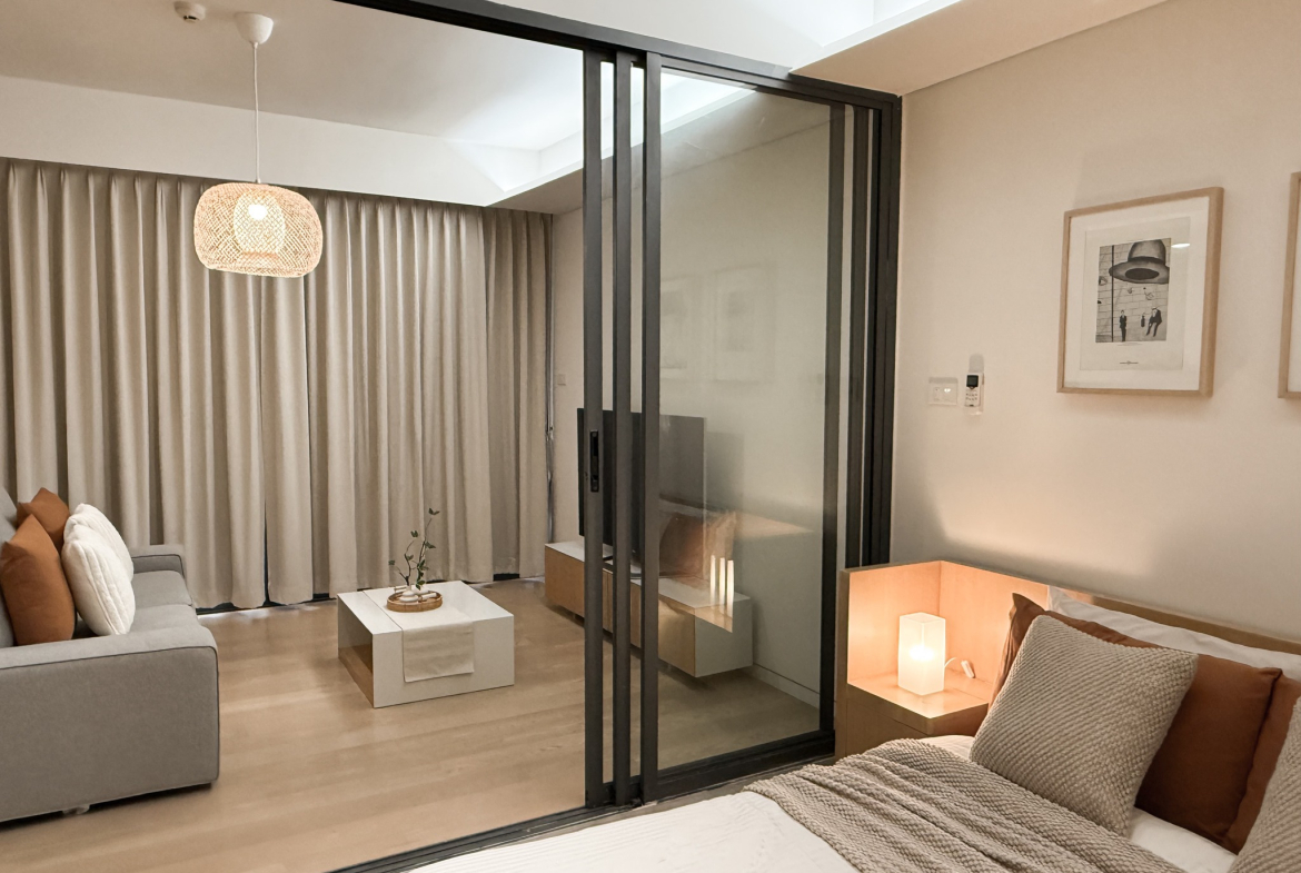 Stylish 1-bedroom condo for rent at Siamese Gioia Sukhumvit 31. 50 sqm with Japanese bathtub, full kitchen, and modern decor. Great location near Phrom Phong BTS. Rent: 26,000 THB/month.