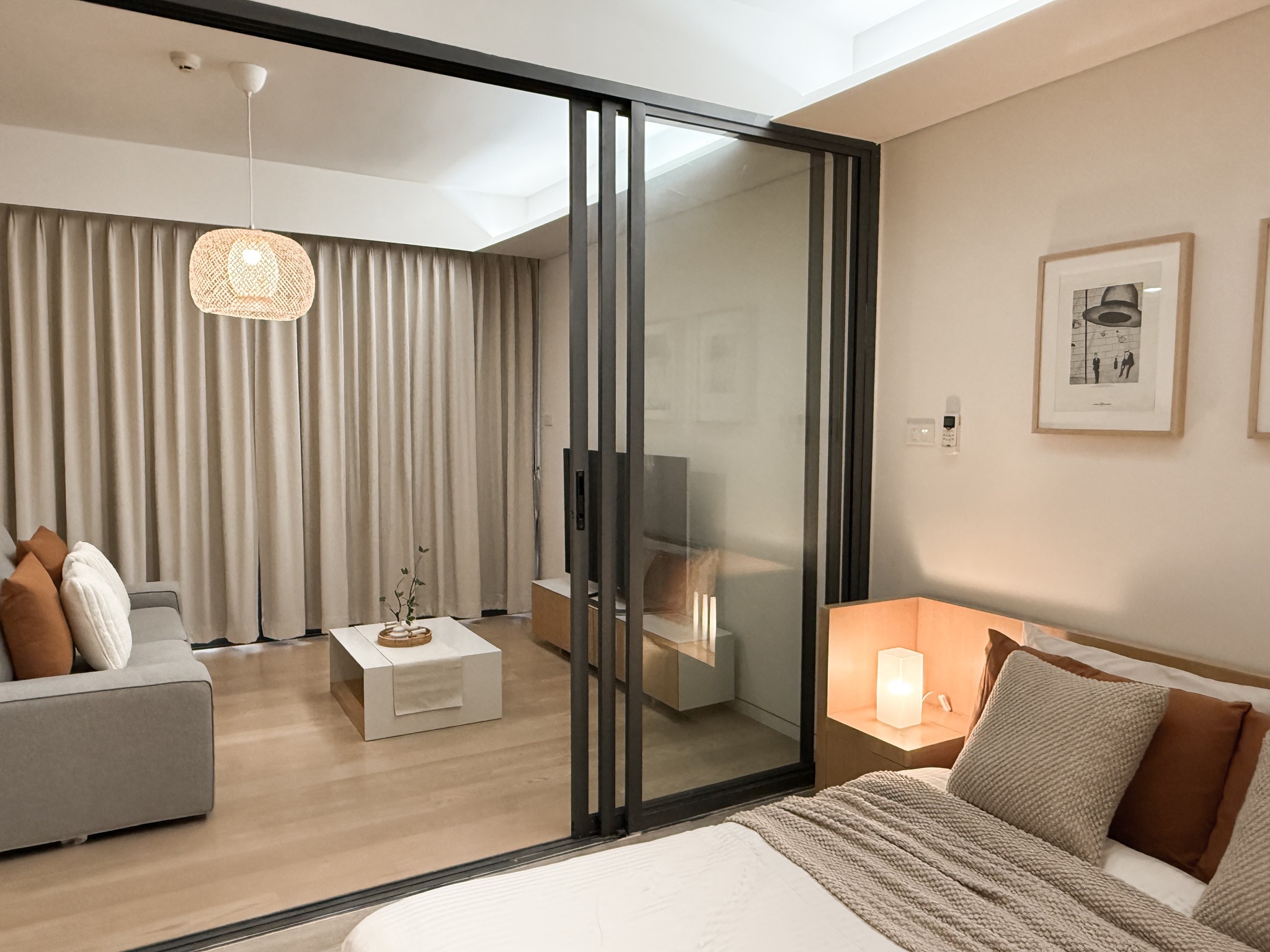 Stylish 1-bedroom condo for rent at Siamese Gioia Sukhumvit 31. 50 sqm with Japanese bathtub, full kitchen, and modern decor. Great location near Phrom Phong BTS. Rent: 26,000 THB/month.