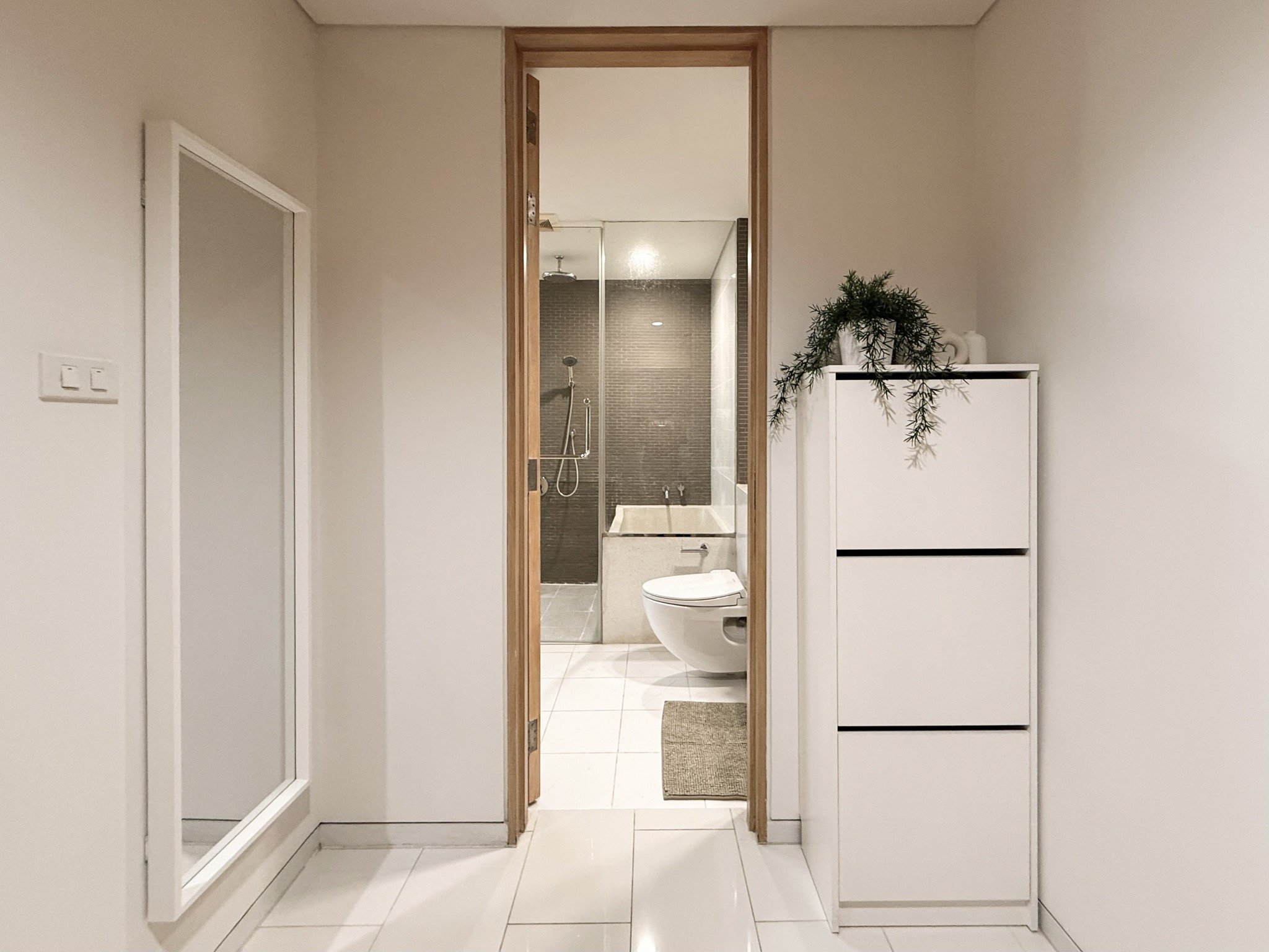 Stylish 1-bedroom condo for rent at Siamese Gioia Sukhumvit 31. 50 sqm with Japanese bathtub, full kitchen, and modern decor. Great location near Phrom Phong BTS. Rent: 26,000 THB/month.