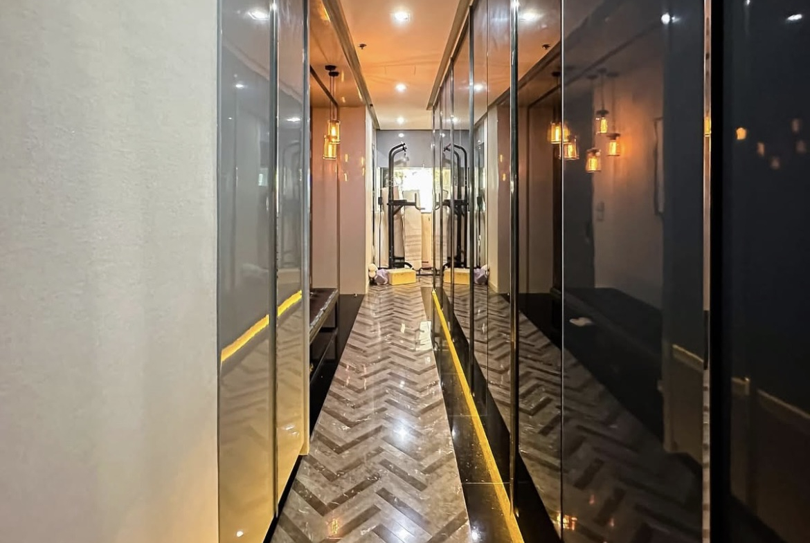 Luxury 3-bedroom penthouse for rent near BTS Asoke, 240 sqm with large walk-in closet, modern kitchen, office space, city view balconies, and premium facilities. 150,000 THB/month.