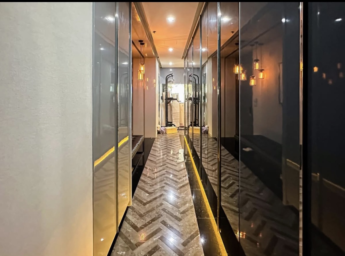 Luxury 3-bedroom penthouse for rent near BTS Asoke, 240 sqm with large walk-in closet, modern kitchen, office space, city view balconies, and premium facilities. 150,000 THB/month.