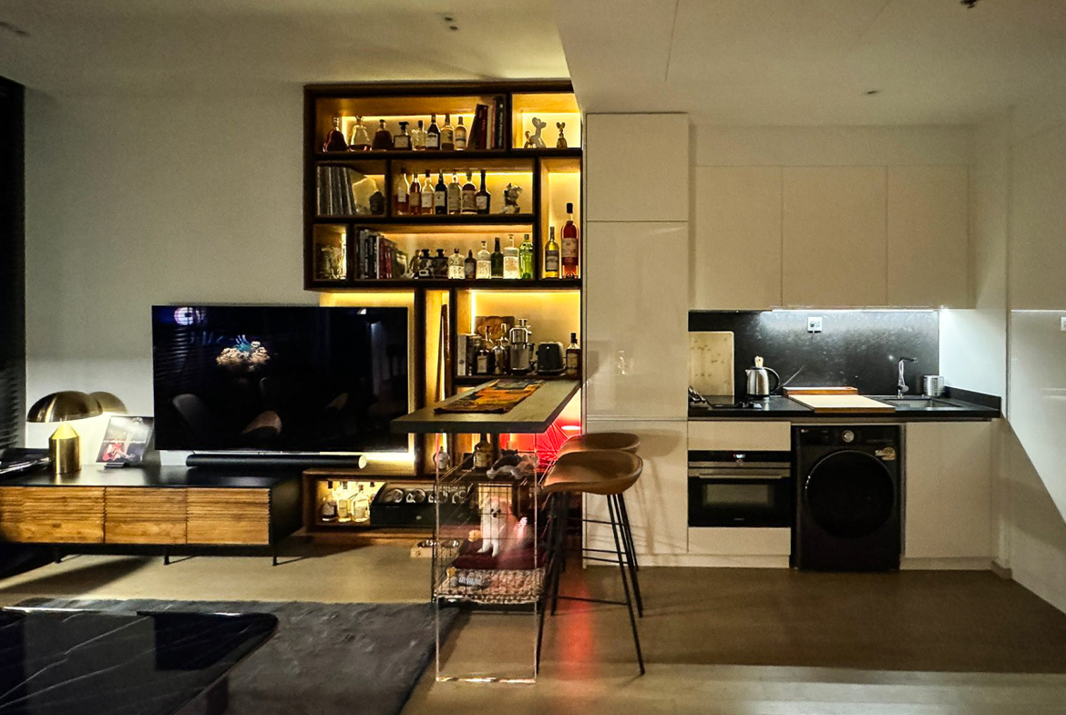Modern 1 Bedroom Pet-Friendly Condo for Rent in Thong Lor