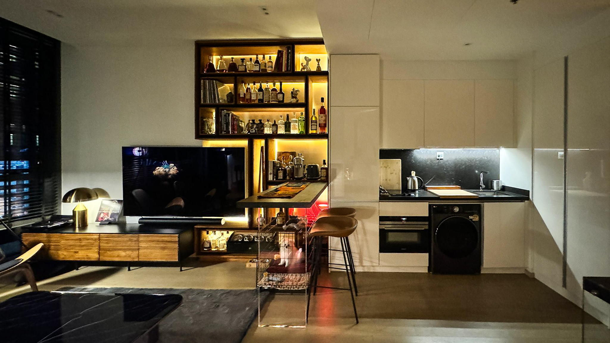 Modern 1 Bedroom Pet-Friendly Condo for Rent in Thong Lor