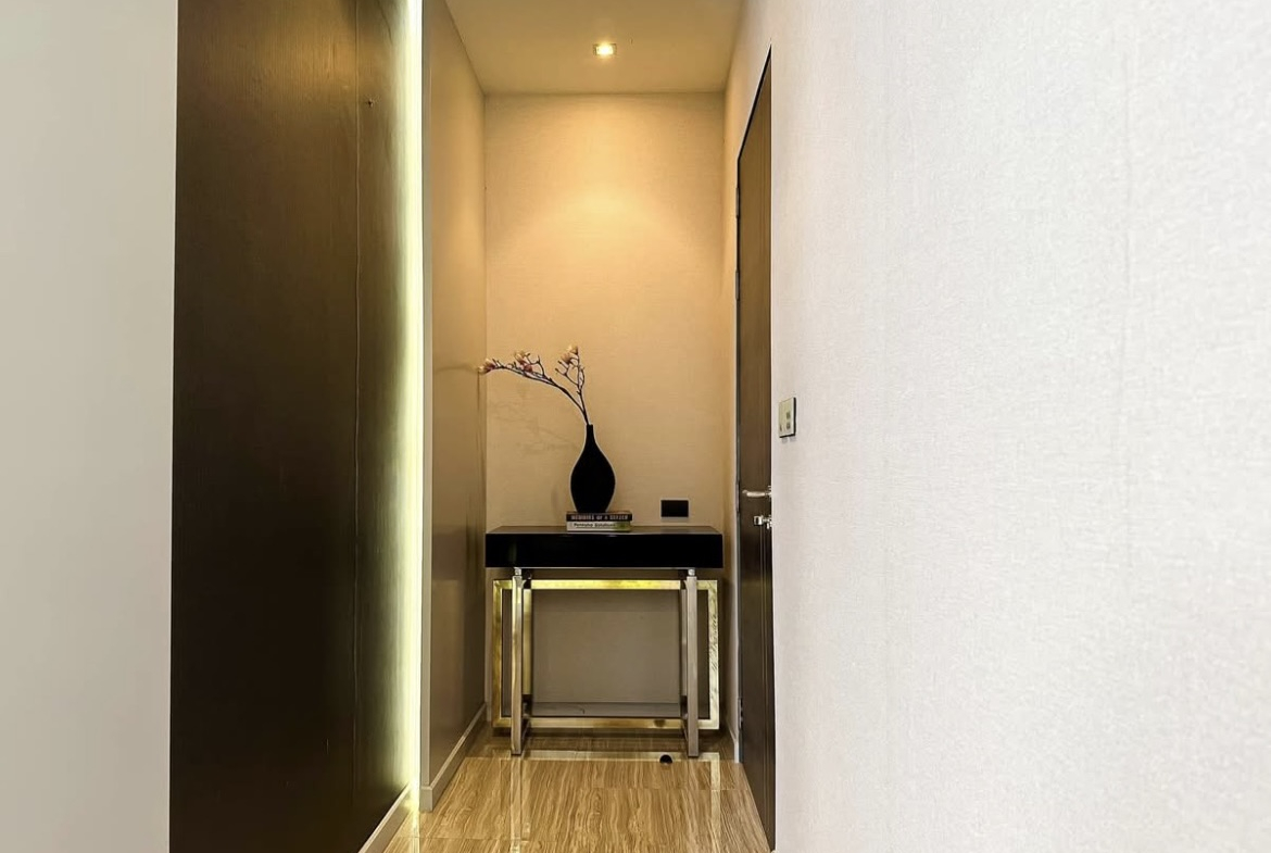 Luxury 3-bedroom penthouse for rent near BTS Asoke, 240 sqm with large walk-in closet, modern kitchen, office space, city view balconies, and premium facilities. 150,000 THB/month.