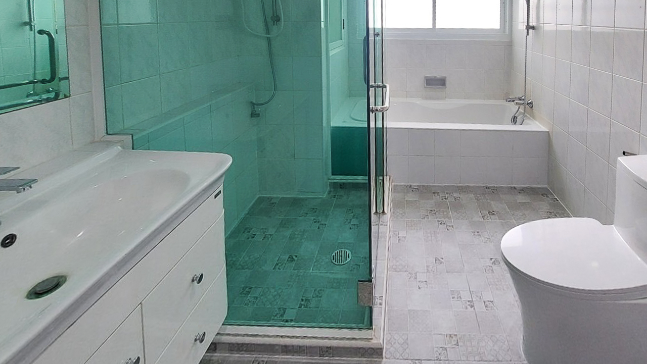 Spacious 4-bedroom apartment for rent in Thong Lor, Sukhumvit 55. Close to BTS, includes maid’s room, multi-function room, full kitchen, gym, and pool. Rent 120,000 THB/month.