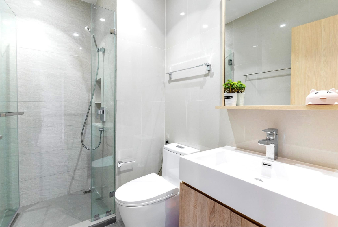 For rent: 2-bedroom, 2-bathroom condo at MARU Ekkamai 2, 55 sqm on the 12A floor. Pet-friendly. Fully furnished with luxury design. Rent: 55,000 THB (with pets) / 50,000 THB (no pets). Exceptional facilities.