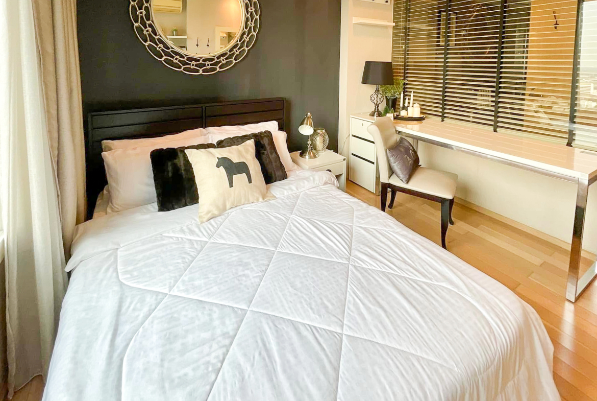 Luxury 2-bedroom condo at SIRI at Sukhumvit for rent and sale. Just 2 minutes walk to BTS Thong Lor. 24th floor with pool view, fully furnished, modern design. Rent 65,000 THB/month or buy for 15.5M THB.