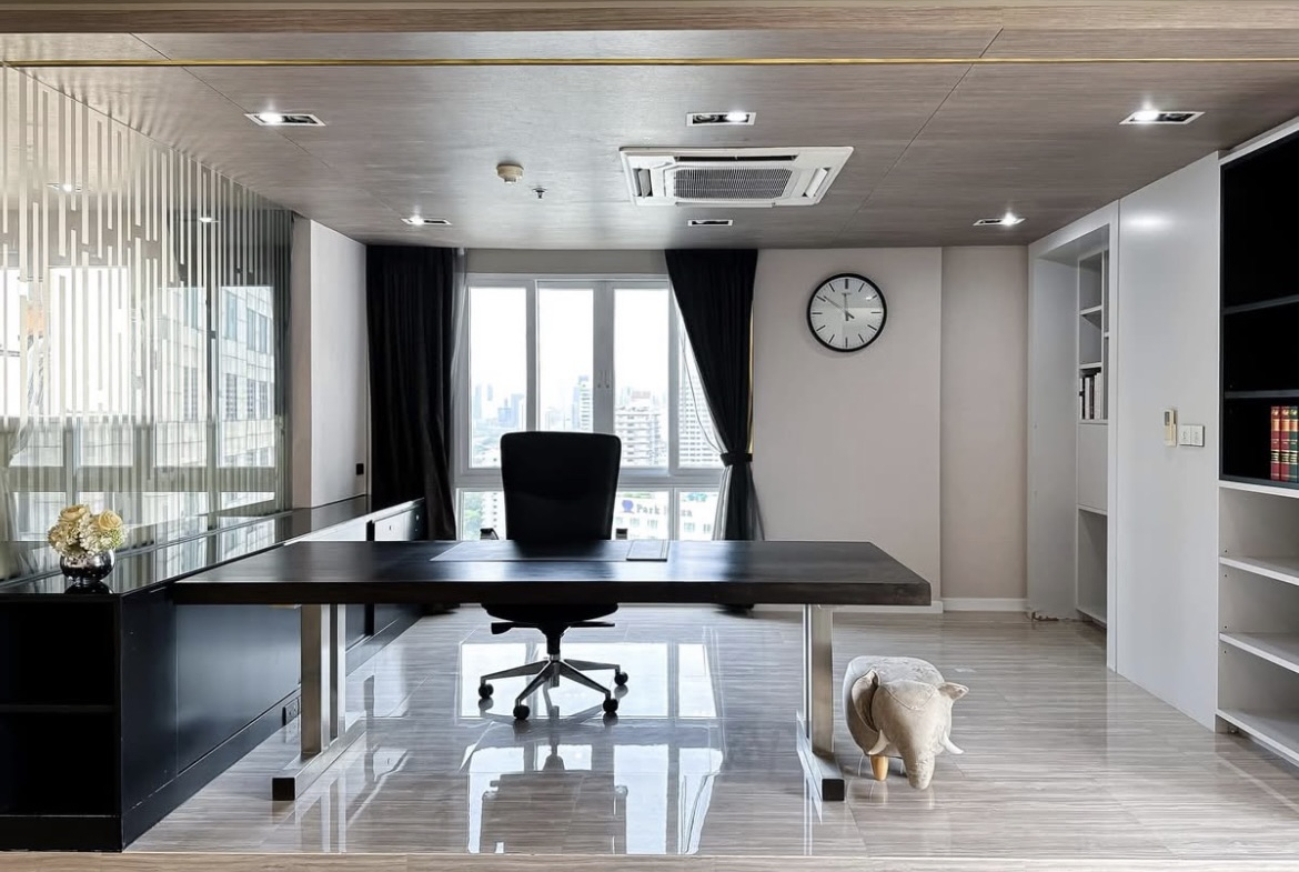 Luxury 3-bedroom penthouse for rent near BTS Asoke, 240 sqm with large walk-in closet, modern kitchen, office space, city view balconies, and premium facilities. 150,000 THB/month.