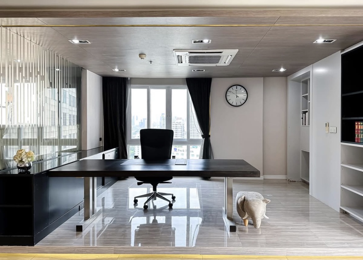 Luxury 3-bedroom penthouse for rent near BTS Asoke, 240 sqm with large walk-in closet, modern kitchen, office space, city view balconies, and premium facilities. 150,000 THB/month.