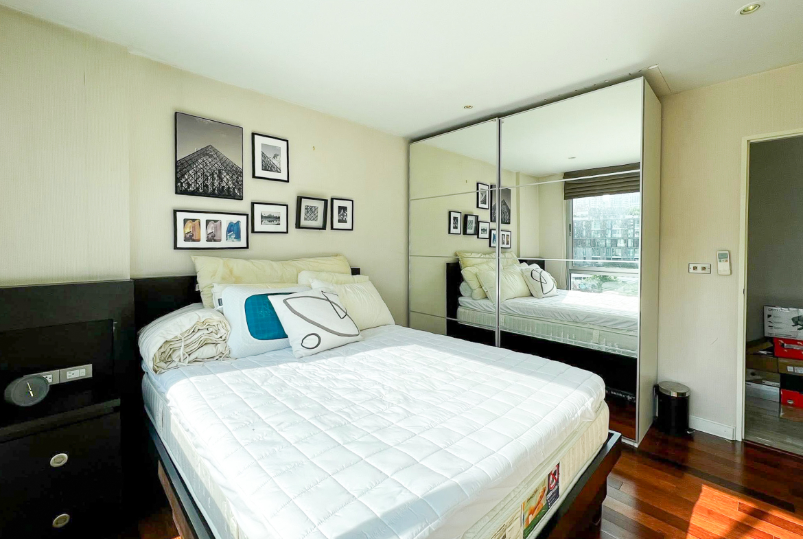 Stylish 2-bedroom condo for rent on Sukhumvit Soi 51 near BTS Thonglor. 80 sqm, peaceful location with green views, designer interiors, walk to EmQuartier & cafes. 48,000 THB/month.