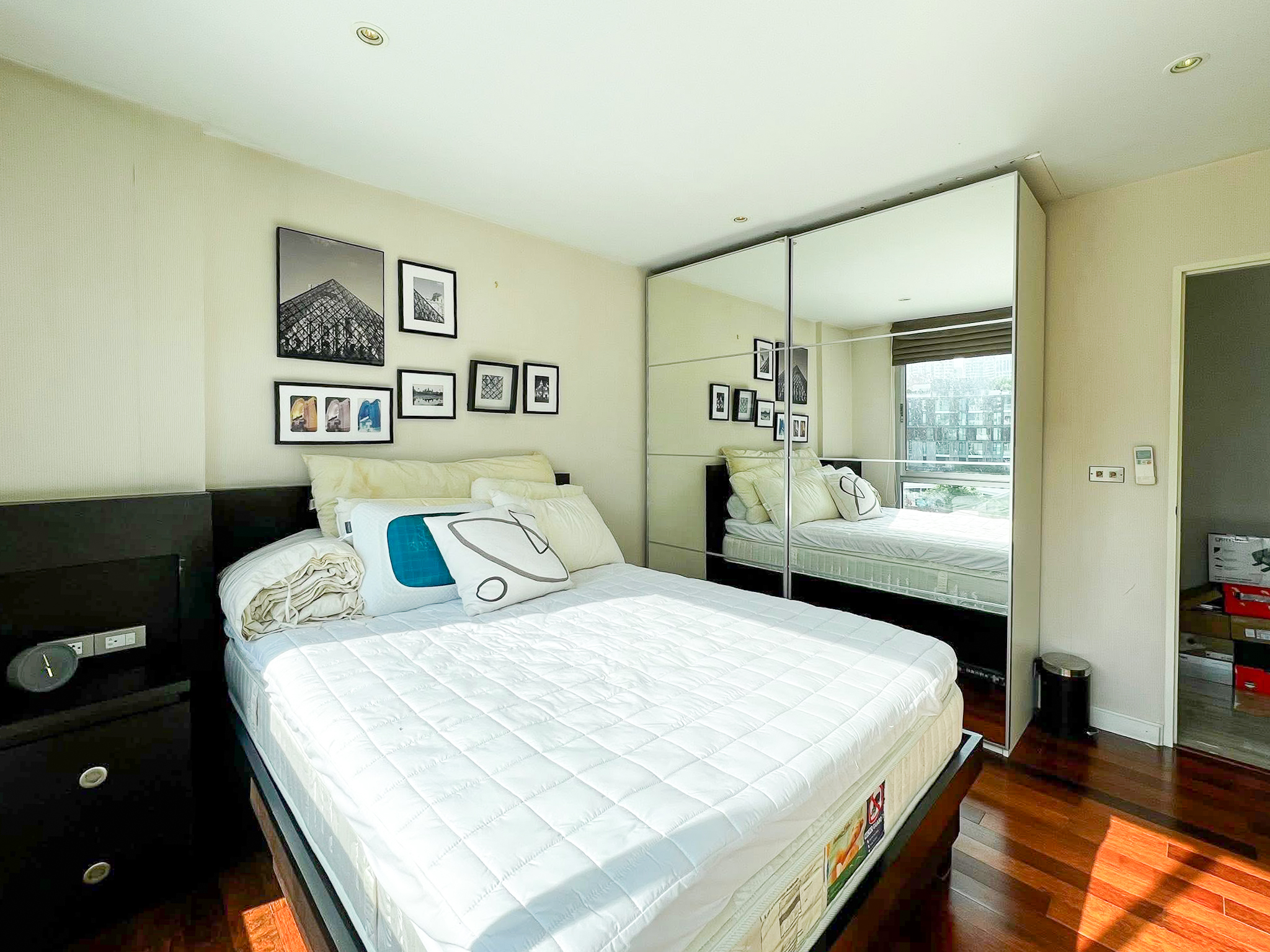 Stylish 2-bedroom condo for rent on Sukhumvit Soi 51 near BTS Thonglor. 80 sqm, peaceful location with green views, designer interiors, walk to EmQuartier & cafes. 48,000 THB/month.