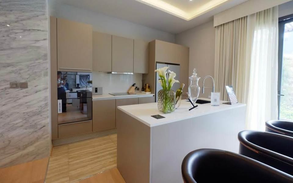 Pet-Friendly 4 Bed House for Rent in Ekkamai Sukhumvit 65 with Rooftop Garden – 500+ SQM