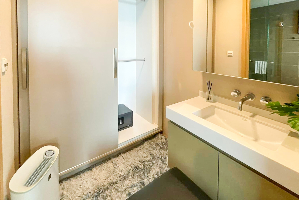 Luxury 2-bedroom condo at SIRI at Sukhumvit for rent and sale. Just 2 minutes walk to BTS Thong Lor. 24th floor with pool view, fully furnished, modern design. Rent 65,000 THB/month or buy for 15.5M THB.