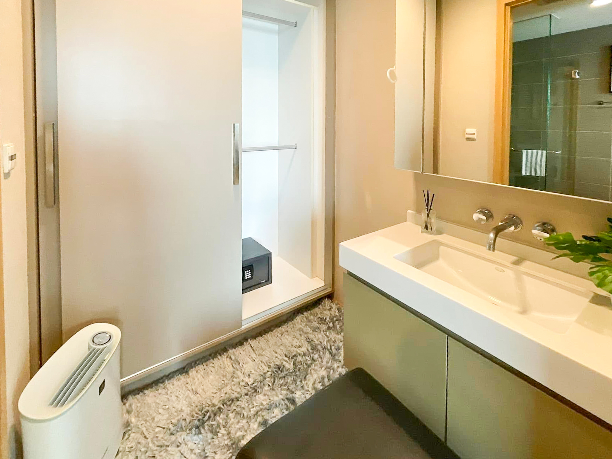 Luxury 2-bedroom condo at SIRI at Sukhumvit for rent and sale. Just 2 minutes walk to BTS Thong Lor. 24th floor with pool view, fully furnished, modern design. Rent 65,000 THB/month or buy for 15.5M THB.