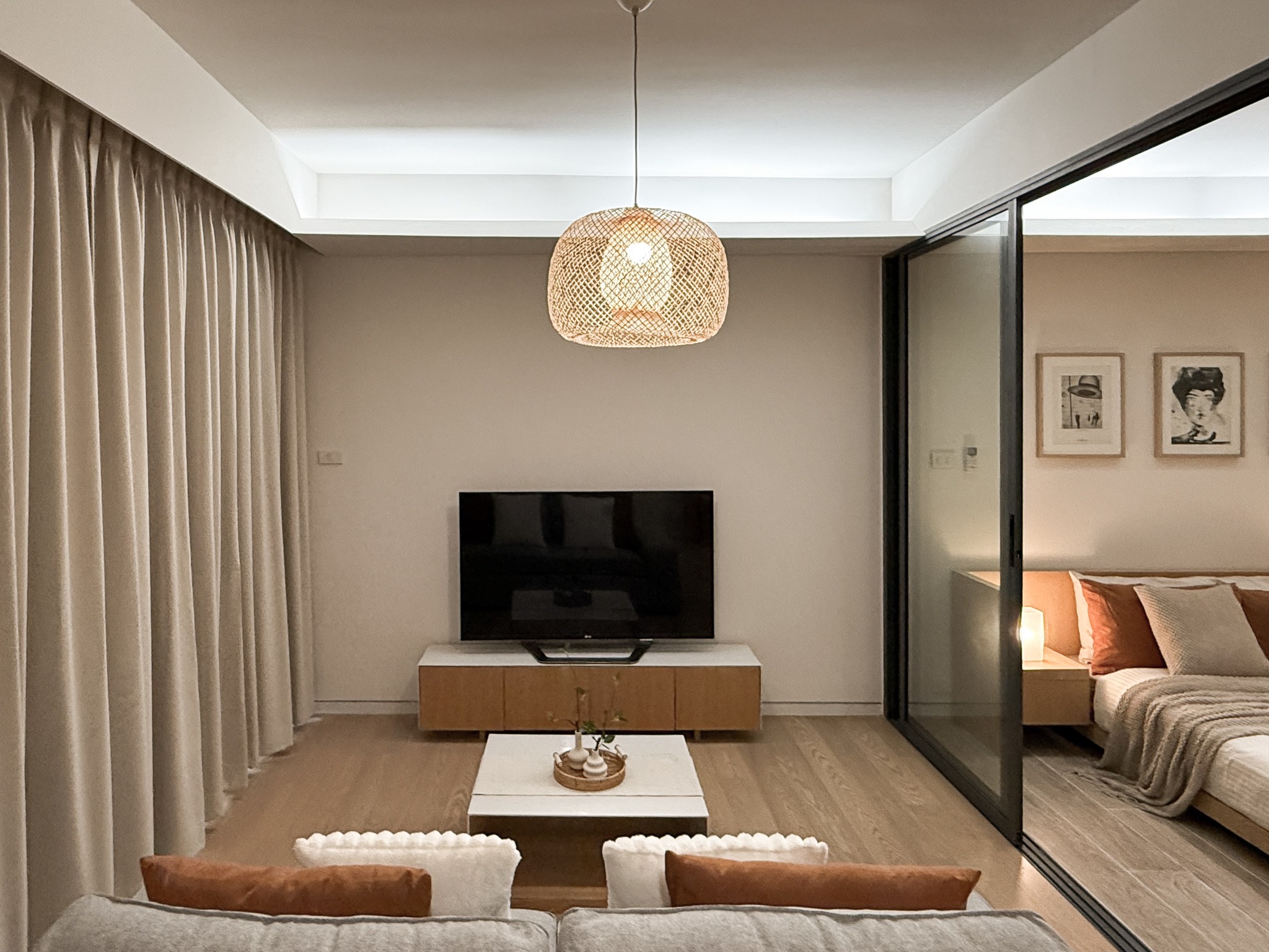 Stylish 1-bedroom condo for rent at Siamese Gioia Sukhumvit 31. 50 sqm with Japanese bathtub, full kitchen, and modern decor. Great location near Phrom Phong BTS. Rent: 26,000 THB/month.