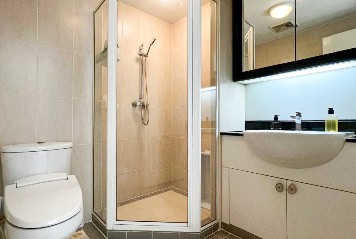 Stylish 2-bedroom condo for rent on Sukhumvit Soi 51 near BTS Thonglor. 80 sqm, peaceful location with green views, designer interiors, walk to EmQuartier & cafes. 48,000 THB/month.