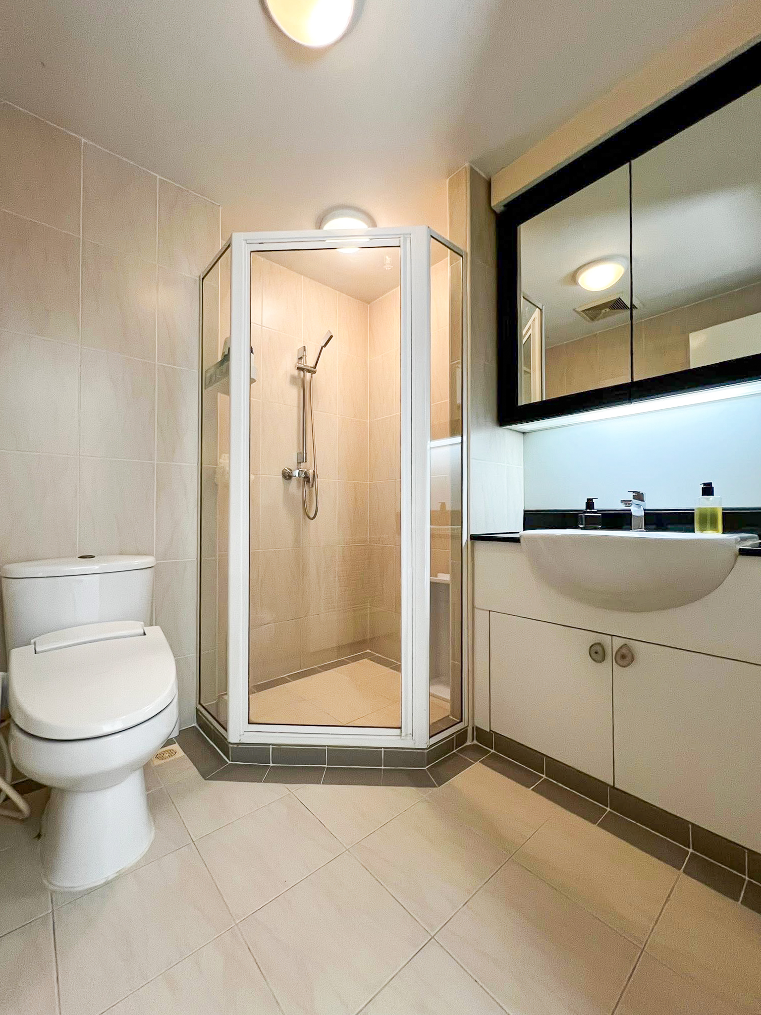 Stylish 2-bedroom condo for rent on Sukhumvit Soi 51 near BTS Thonglor. 80 sqm, peaceful location with green views, designer interiors, walk to EmQuartier & cafes. 48,000 THB/month.