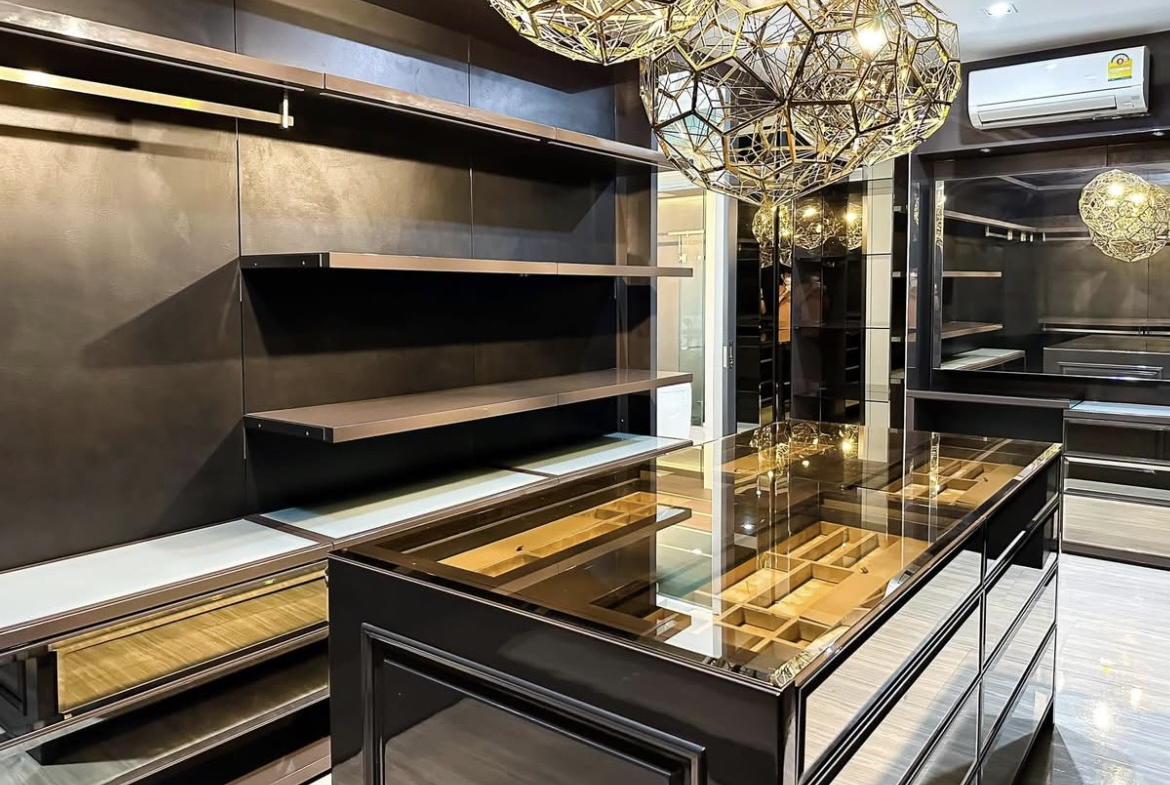 Luxury 3-bedroom penthouse for rent near BTS Asoke, 240 sqm with large walk-in closet, modern kitchen, office space, city view balconies, and premium facilities. 150,000 THB/month.