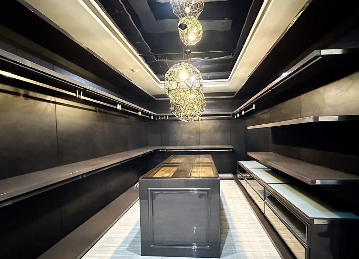 Luxury 3-bedroom penthouse for rent near BTS Asoke, 240 sqm with large walk-in closet, modern kitchen, office space, city view balconies, and premium facilities. 150,000 THB/month.