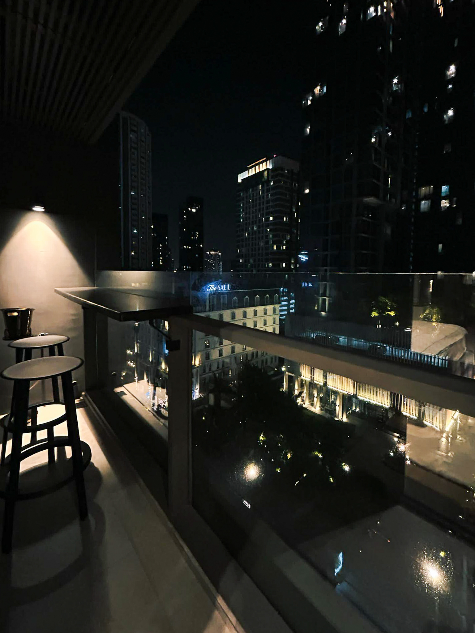Modern 1 Bedroom Pet-Friendly Condo for Rent in Thong Lor