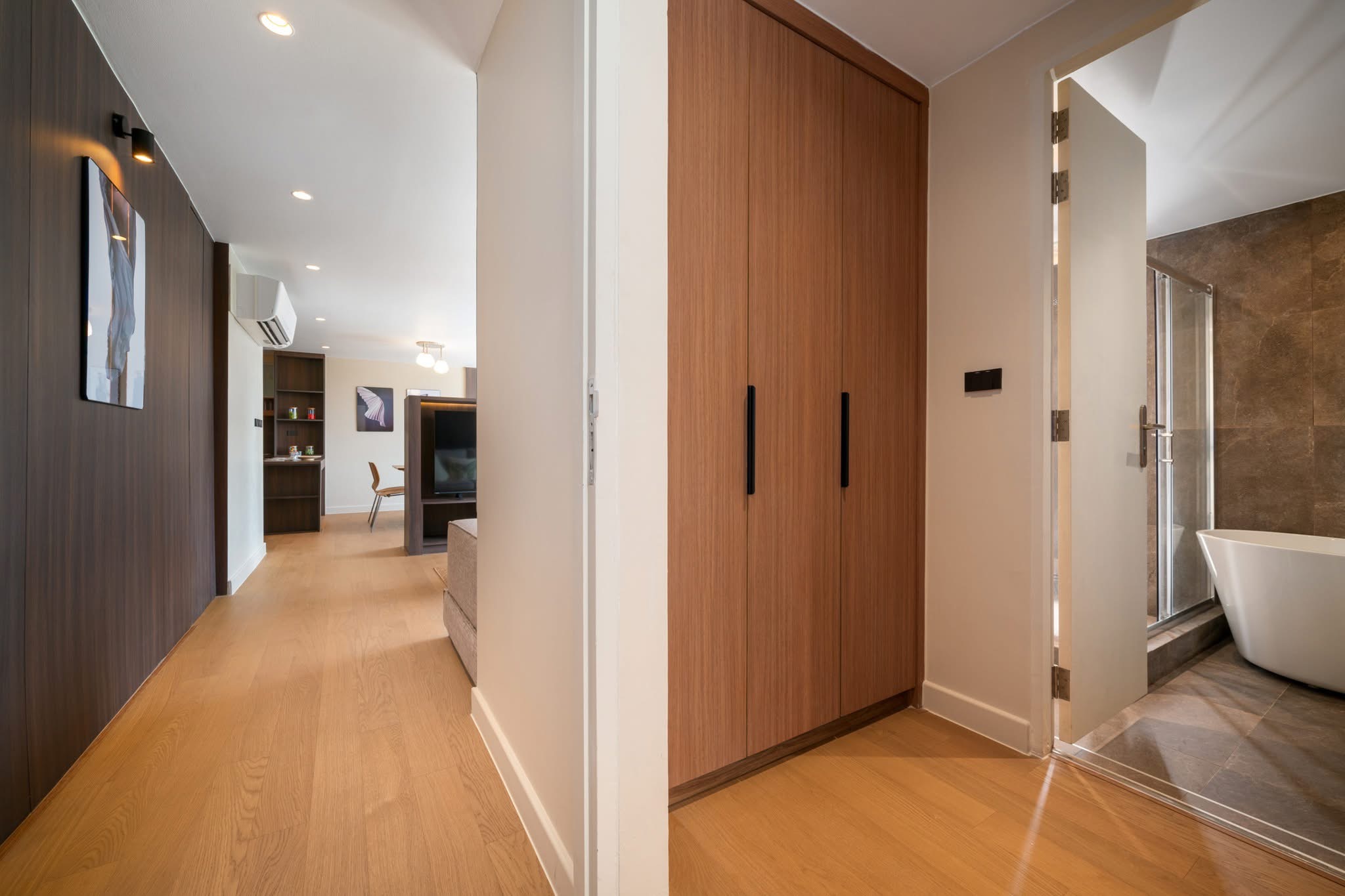 Modern 2-Bedroom Apartment for Rent in Sukhumvit 49 Thong Lor BTS Modern 2-Bedroom Apartment for Rent in Sukhumvit 49 Thong Lor BTS