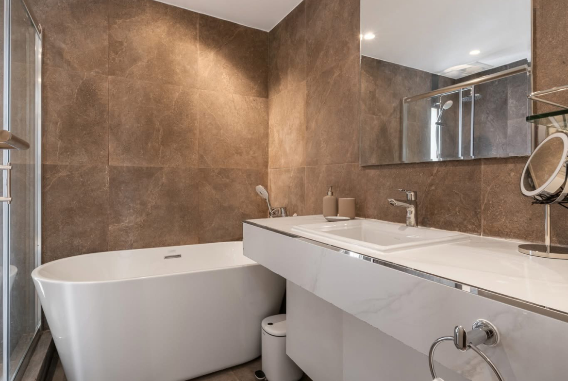 Modern 2-Bedroom Apartment for Rent in Sukhumvit 49 Thong Lor BTS