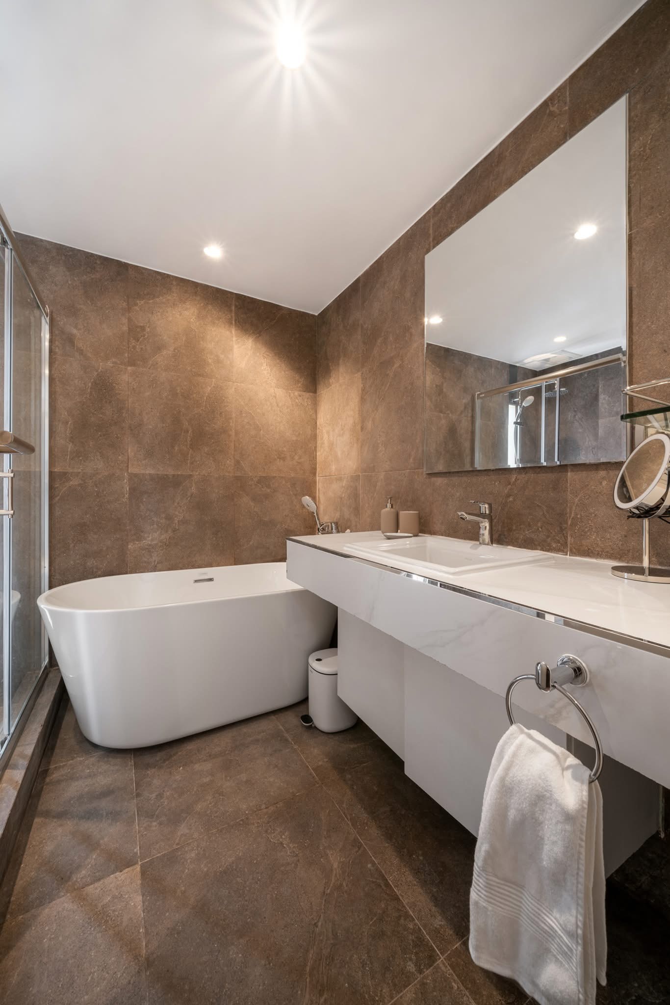 Modern 2-Bedroom Apartment for Rent in Sukhumvit 49 Thong Lor BTS Modern 2-Bedroom Apartment for Rent in Sukhumvit 49 Thong Lor BTS