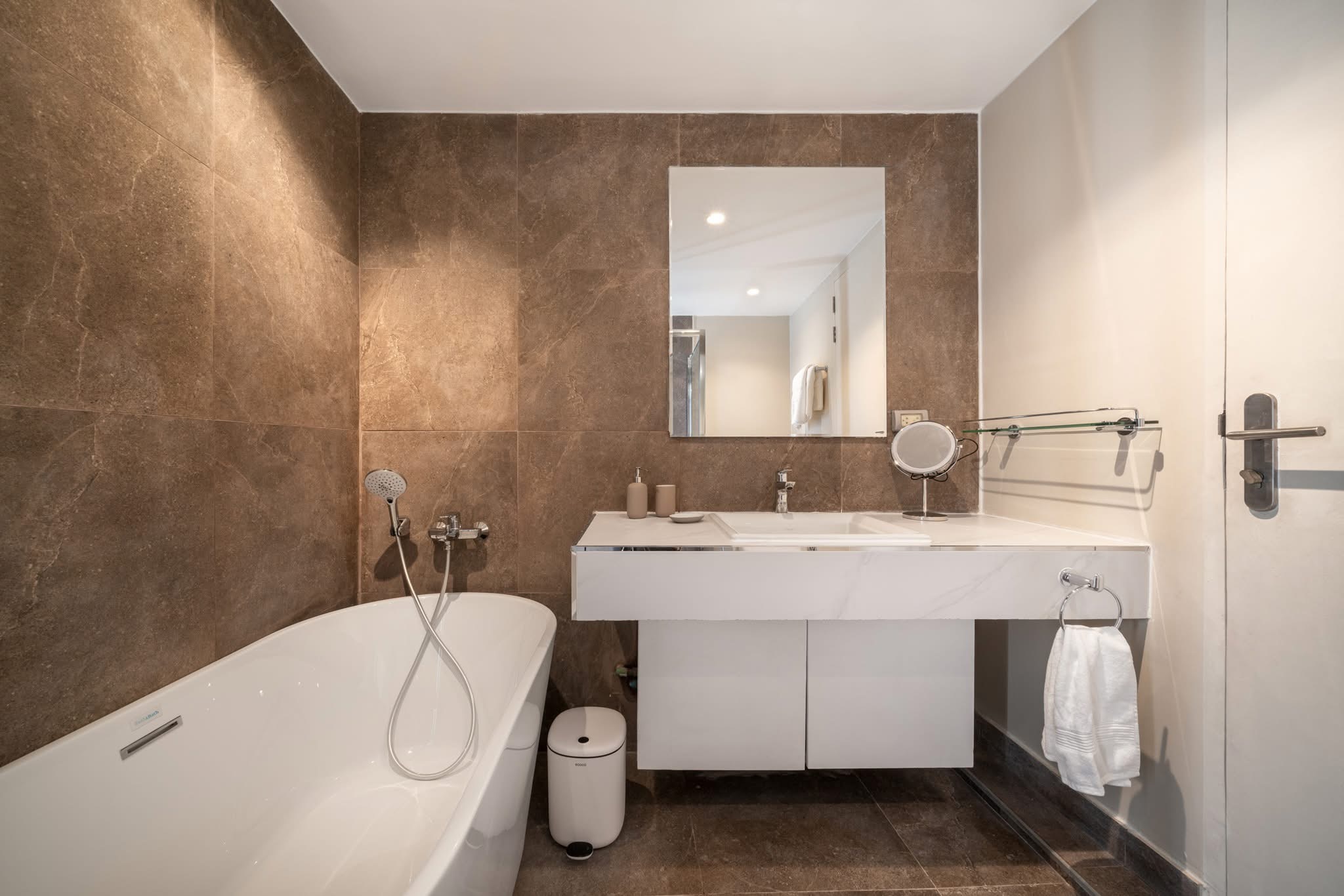Modern 2-Bedroom Apartment for Rent in Sukhumvit 49 Thong Lor BTS Modern 2-Bedroom Apartment for Rent in Sukhumvit 49 Thong Lor BTS