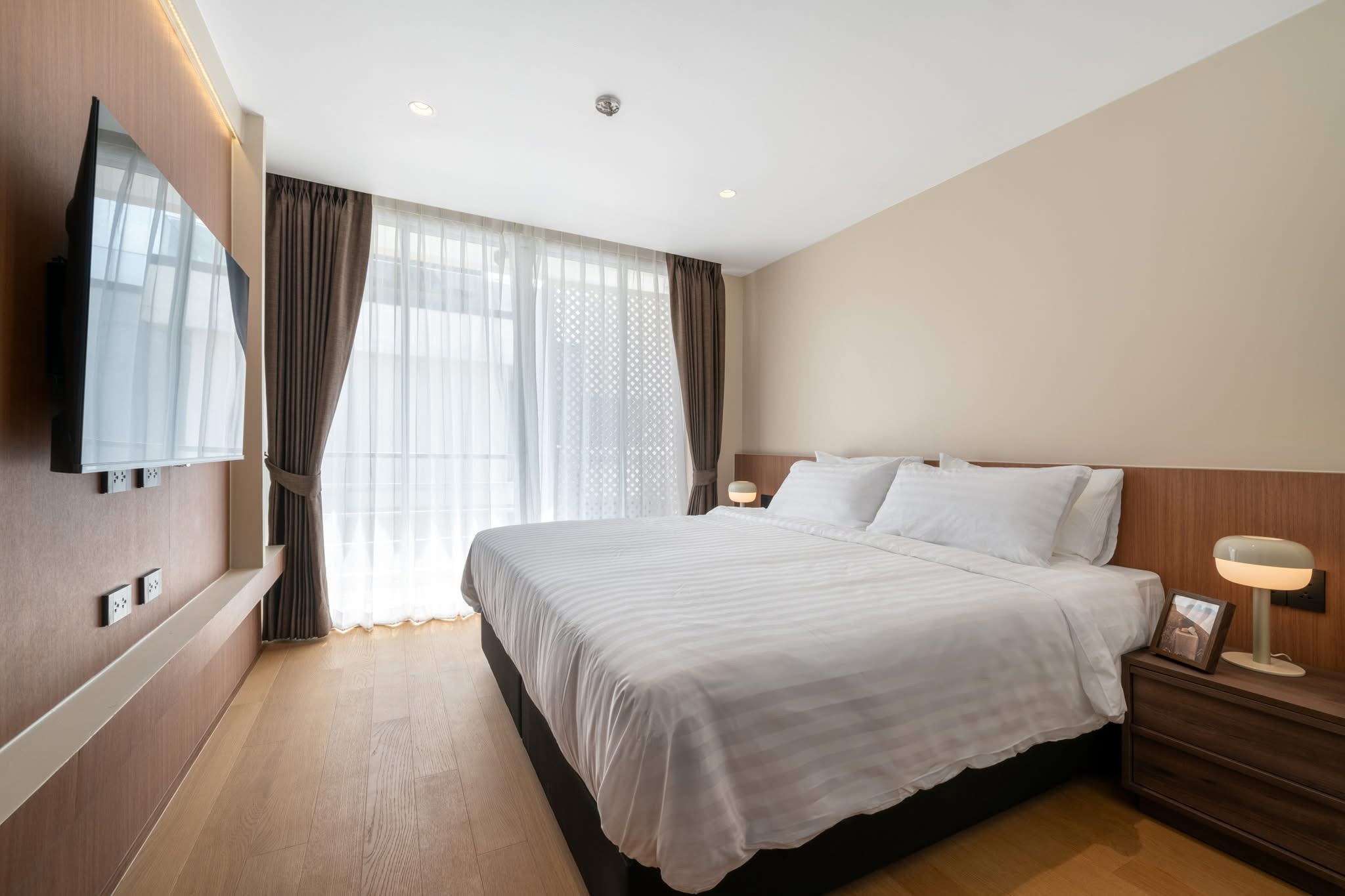 Modern 2-Bedroom Apartment for Rent in Sukhumvit 49 Thong Lor BTS Modern 2-Bedroom Apartment for Rent in Sukhumvit 49 Thong Lor BTS