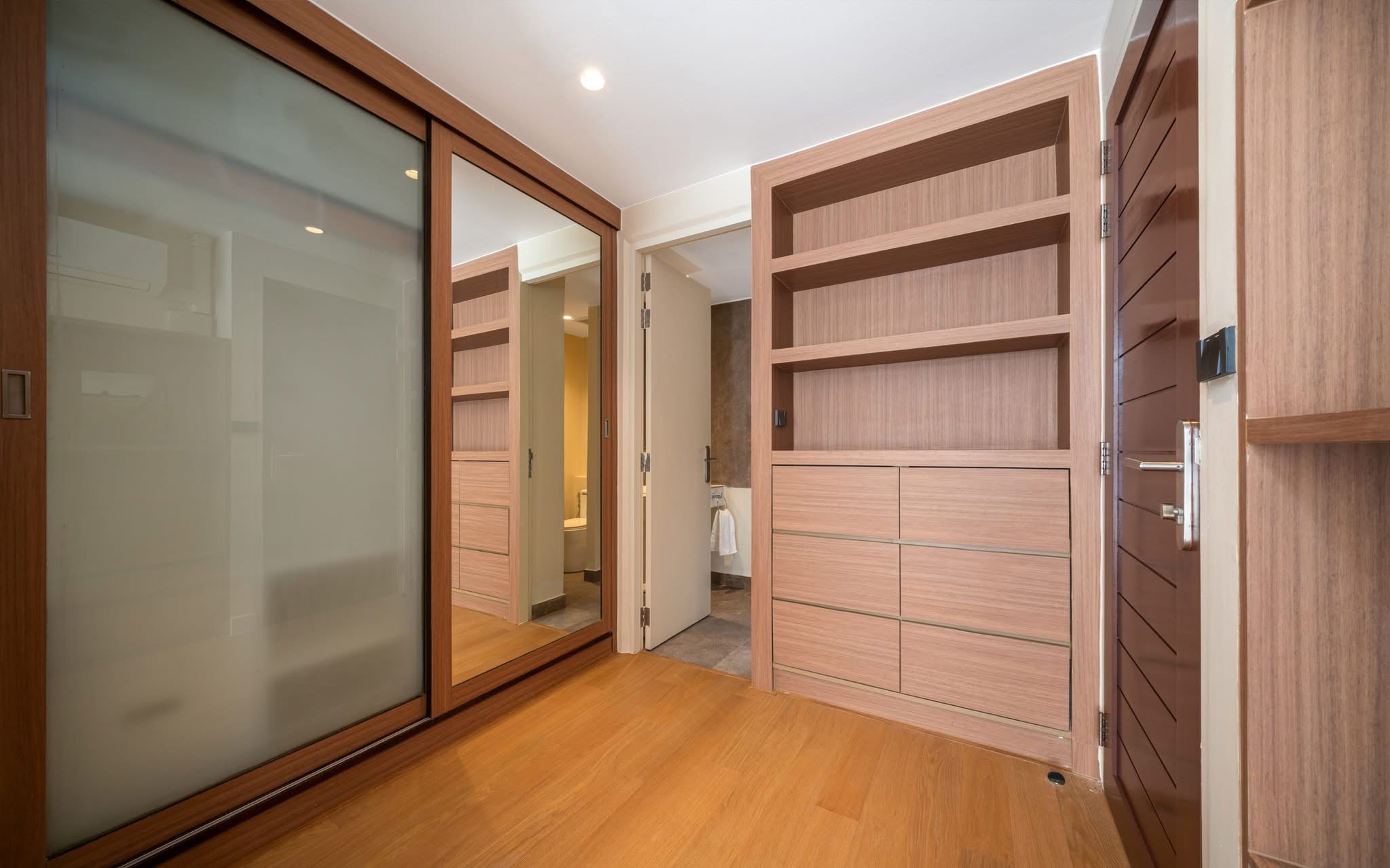 Modern 2-Bedroom Apartment for Rent in Sukhumvit 49 Thong Lor BTS Modern 2-Bedroom Apartment for Rent in Sukhumvit 49 Thong Lor BTS